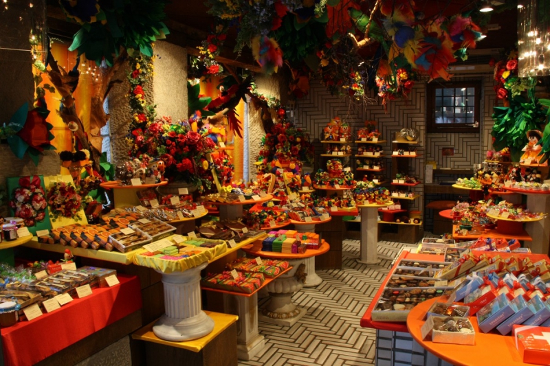 ecommerce-FORCALQUEIRET-min_candy_store_chocolate_shop_chocolate_switzerland-393515